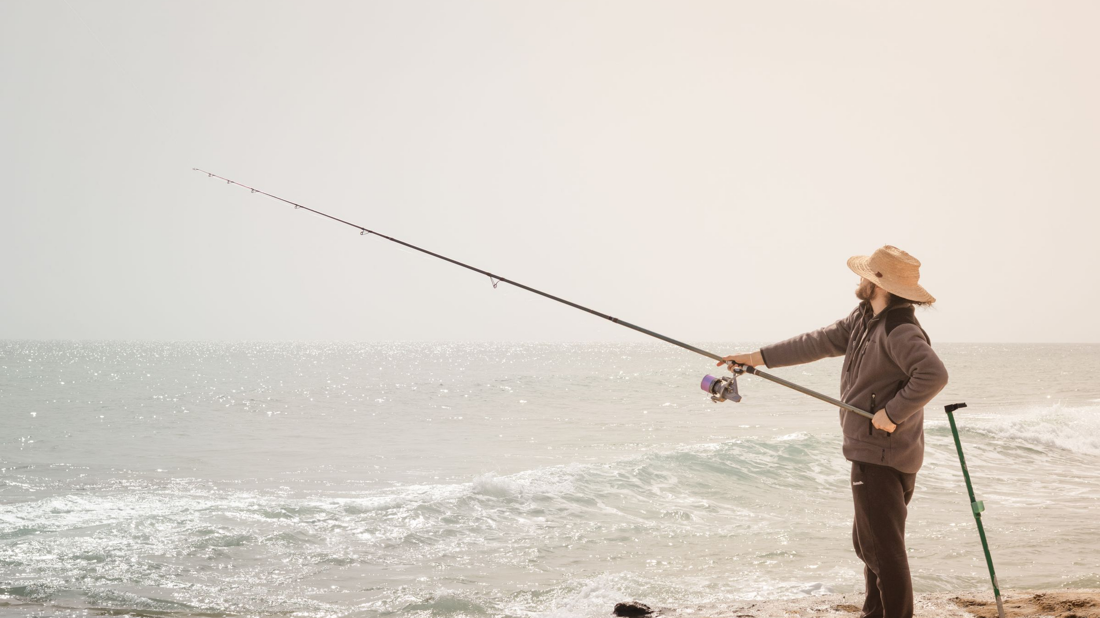 Surf Fishing for Beginners: Gear, Rigs, and the Beach